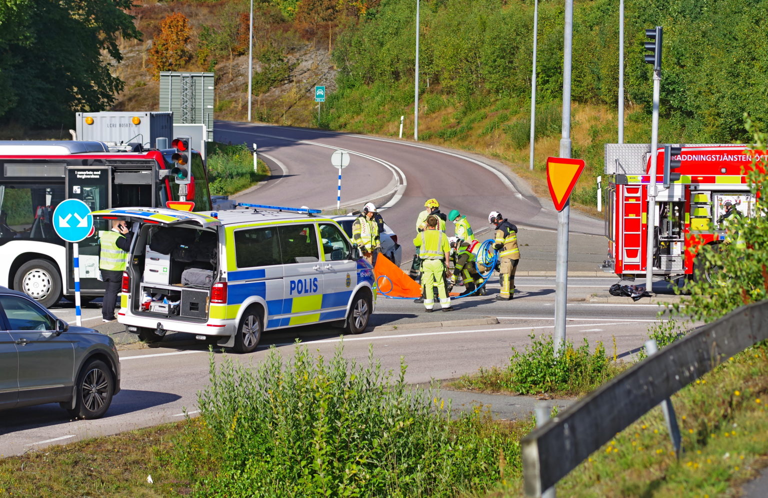 Trafikolycka Mellan Buss Och Personbil – Linslusfoto – Blekinges Mest ...